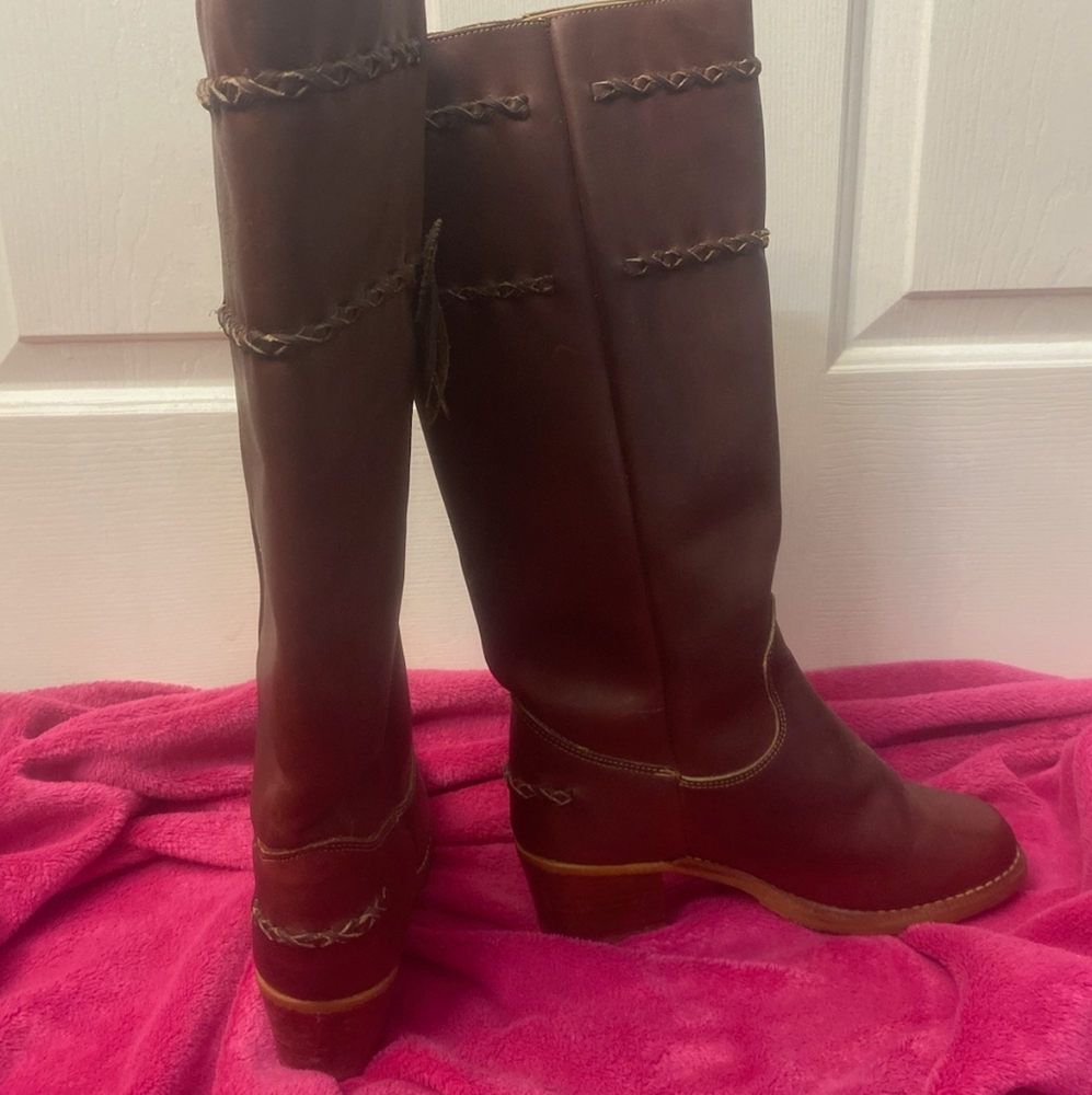 Women 7 1/2 boot.